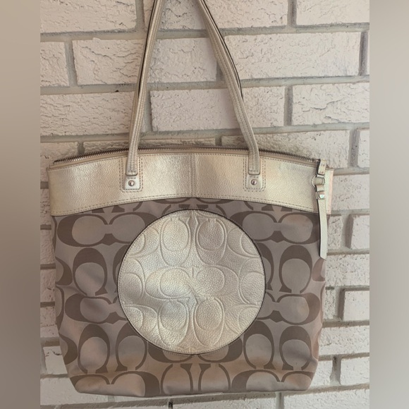Coach Authentic Vintage Julia Op  Art Tan and Gold Tote - Picture 1 of 8